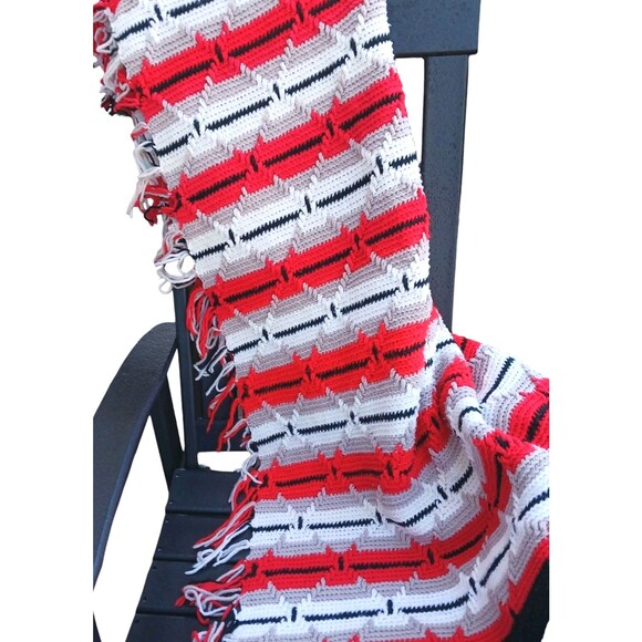 VINTAGE NATIVE AMERICAN HAND CROCHET WOVEN THROW BLANKET RAISED TRIANGLE STITCH - Picture 5 of 5